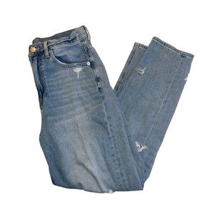 American Eagle light wash distressed skinny jeans